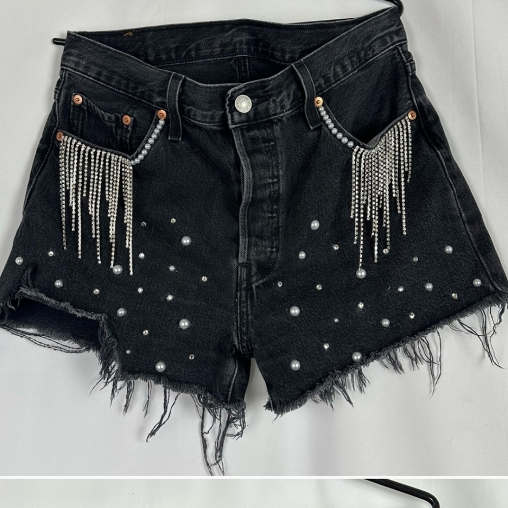 LEVI’S 501 Nashville Tasseled black high waisted cut off jean shorts size 29